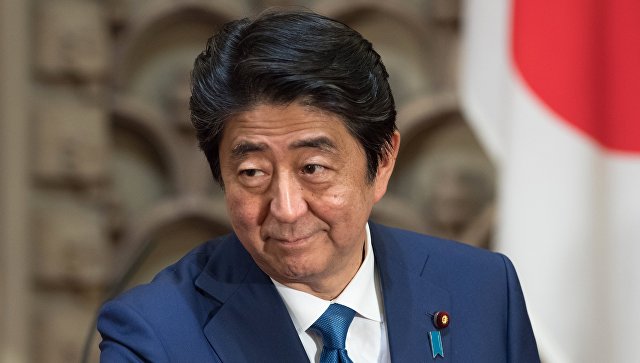 Японское правительство уходит в отставку, но нужные Абэ люди остаются