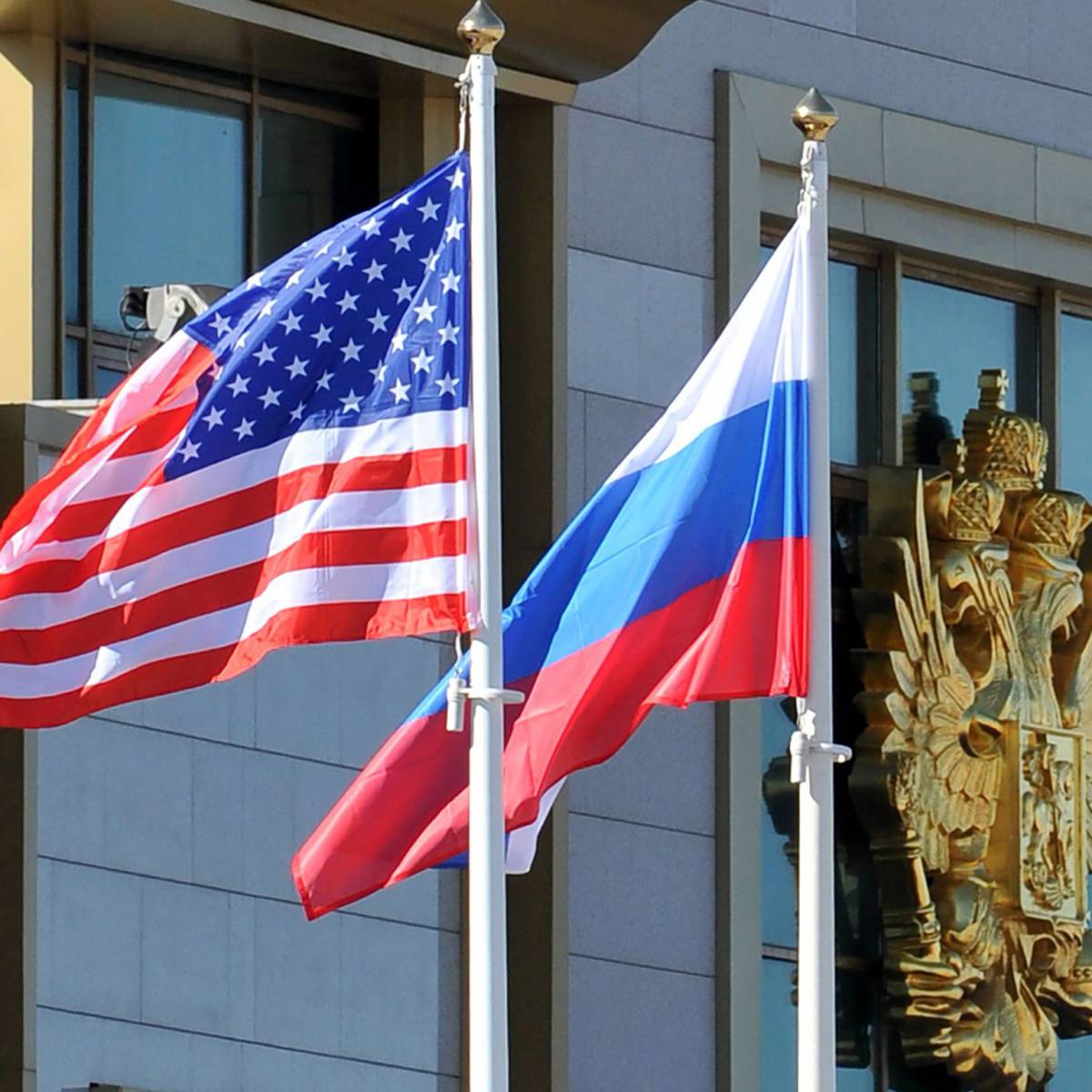Из-за «пинг-понга» РФ и США страдает международная политика