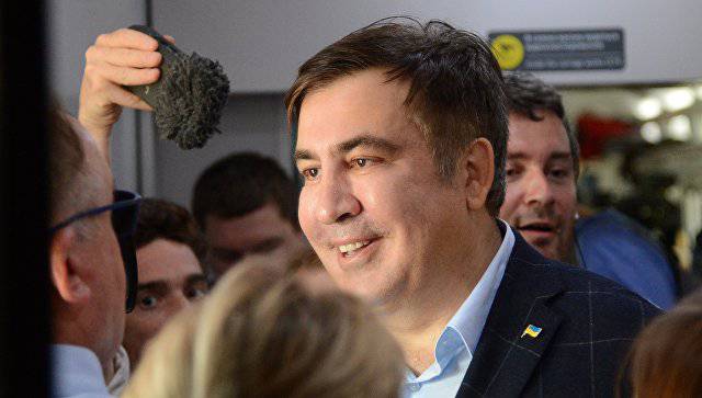Прорвал блокаду: Саакашвили уехал с соратниками в сторону Львова