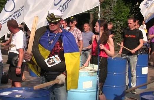 Киев охватили массовые бунты против Порошенко