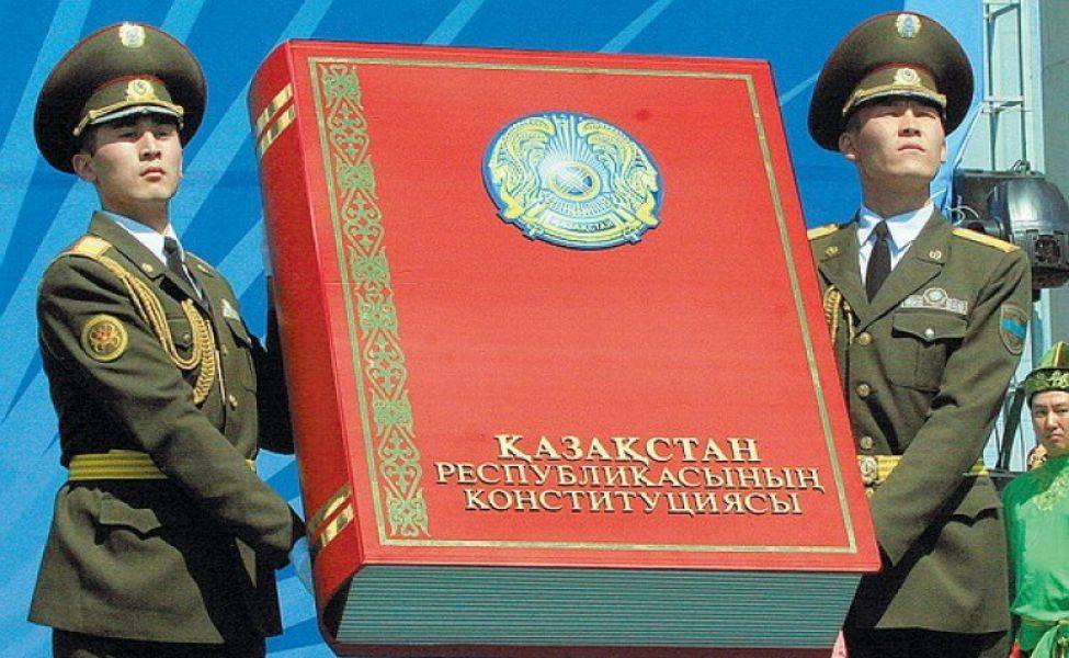 Конституция транзита. Казахстан отметил день рождения Основного закона