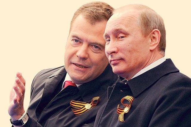 Страсти по тандему: почему Медведев не уволил Путина, а Путин – Медведева?