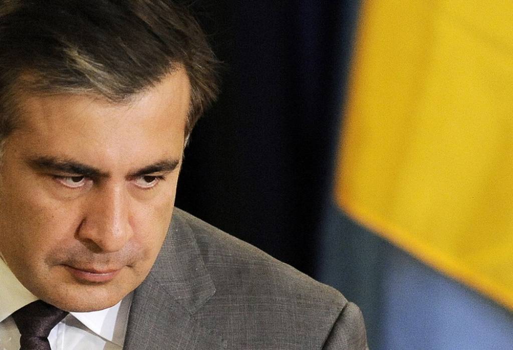 Зачем Саакашвили бросили на Порошенко