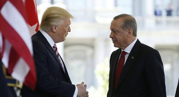 Эрдоган пугает американцев Путиным, а Трамп турок – сирийскими курдами