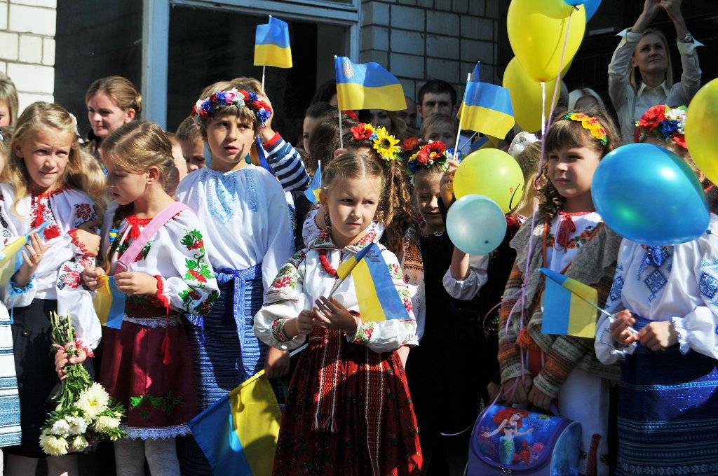 Образовательная реформа Украины: били по русским, задели и европейцев