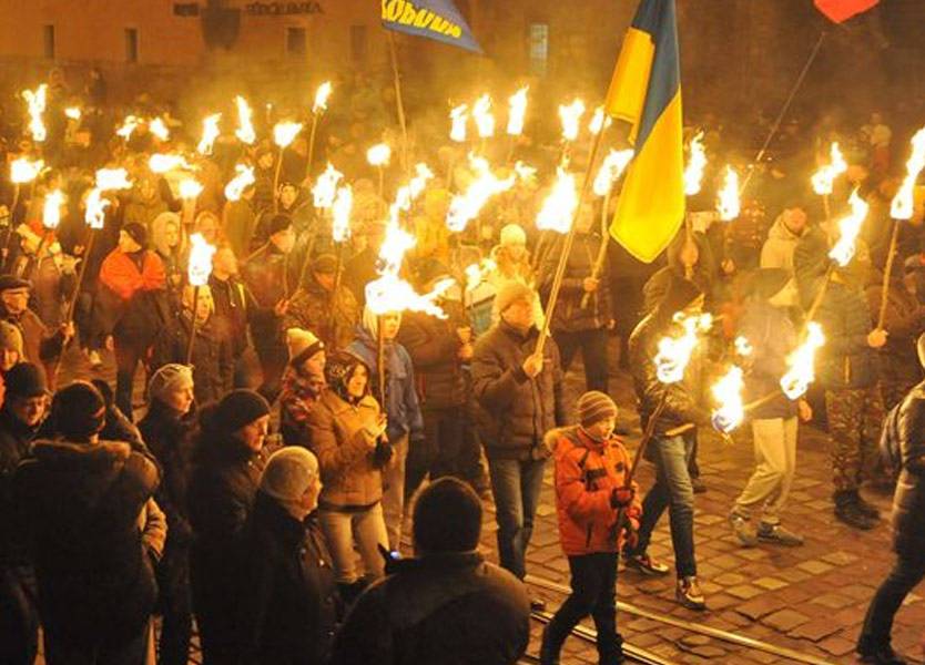 Будем воевать до последнего: Донецк ответил на шествие в честь УПА