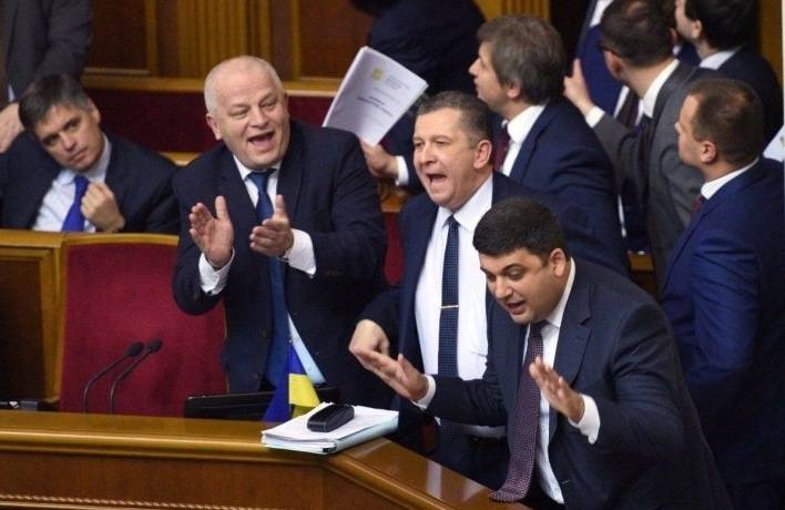 Законопроект № 6327 принят: как депутаты Рады поставили крест на медицине