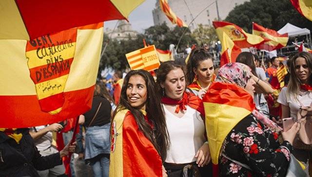 Мадрид пообещал лишить Каталонию статуса автономии