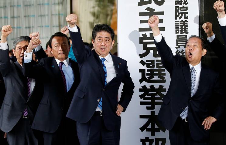 Всеобщие выборы в Японии пройдут на фоне военных страхов