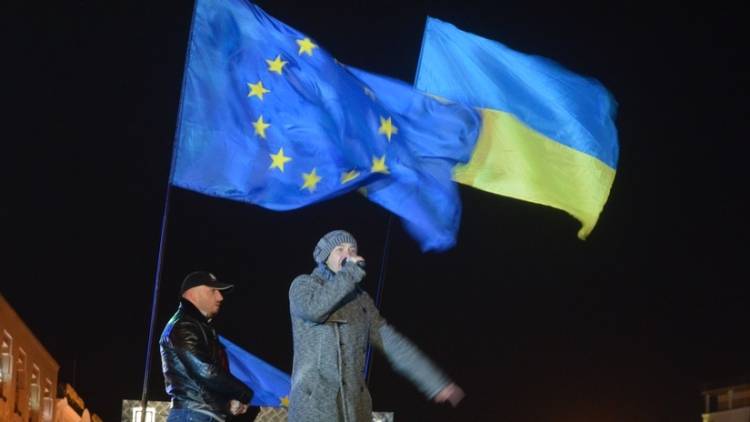 Евросоюз борется за Донбасс руками Порошенко, чтобы противостоять России