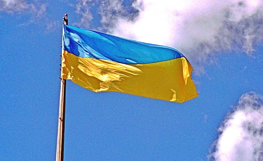 Украина рвет на себе последнее