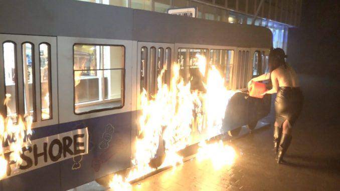 Атака на "логово зверя": радикалы ответили Порошенко огнем