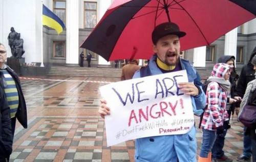 Украинцы о нововведении Рады: «Живем на $58, а Рада праздники переставляет»