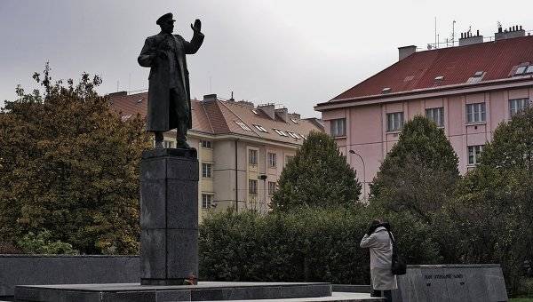 Жители Праги выступили против переделки памятника маршалу Коневу