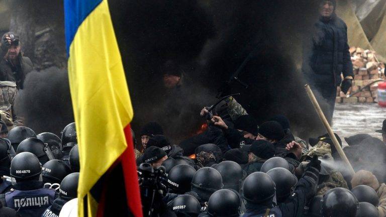 «Закон о реинтеграции» Донбасса: Порошенко жертвует националистами ради ЕС