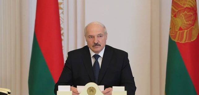 Лукашенко - Беларусь не может бросать огромные средства на содержание армии