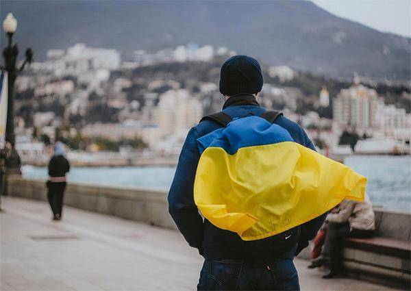 «Дайте мне счет в гривнах!» — украинец устроил скандал на пляже Крыма