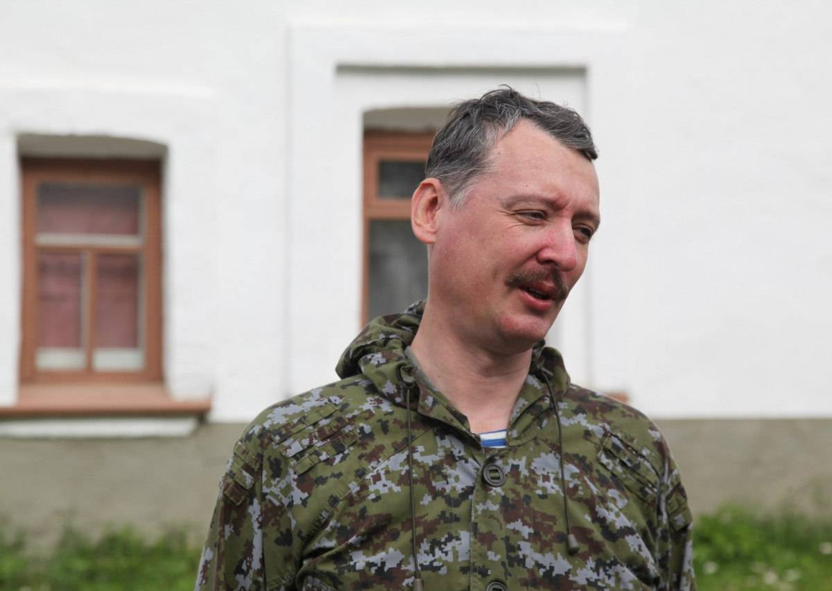 Стрелков поделился своими версиями по убийству Захарченко в Донецке