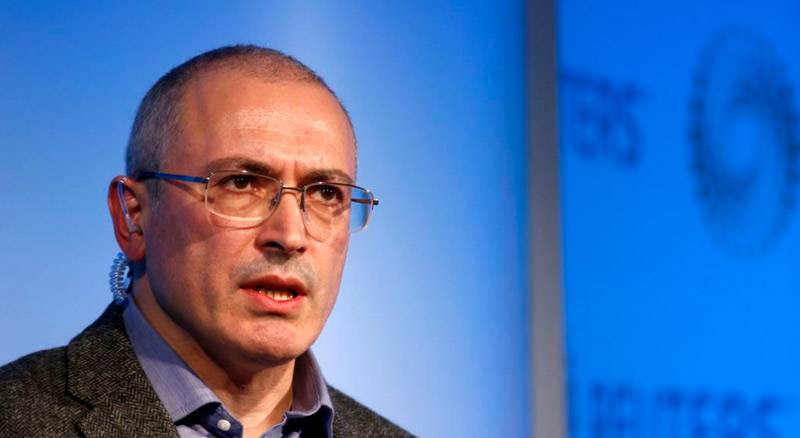"Шататели" режима. Зачем Ходорковский собирает оппозицию в Праге