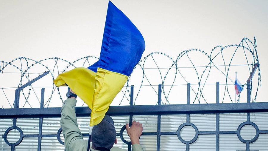 Военное положение на Украине: день третий (паника нарастает)