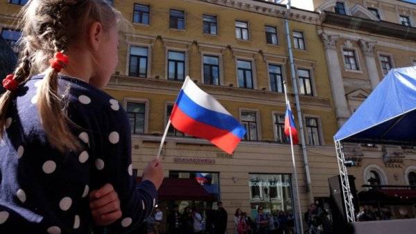 Одессит сдал в полицию девушку с российским флагом на футболке