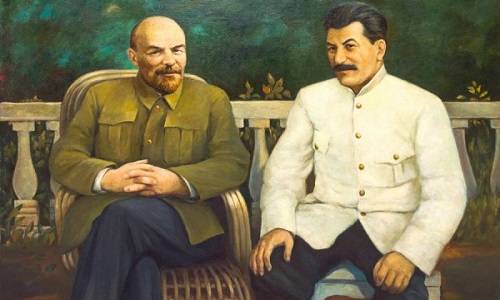 Почему Россия хочет сегодня видеть главой Сталина, а не Ленина?