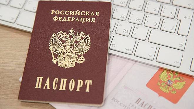 Почему паспорта РФ жителям Донбасса выдали лишь под Зеленского?