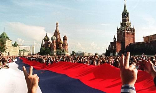 Народ все прощал Кремлю в сытые годы. Но в тощие нарек его «врагом народа»