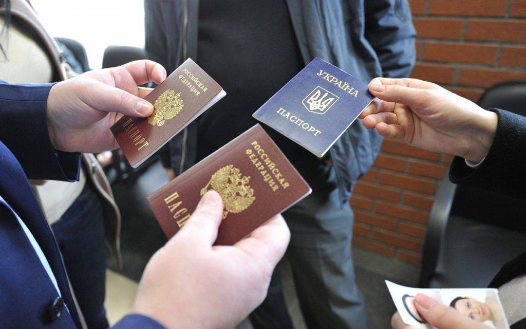 Десятки тысяч украинцев хотят получить российское гражданство