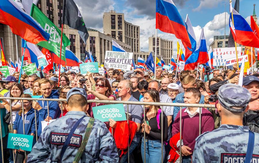 Кто и зачем спровоцировал в Москве беспорядки
