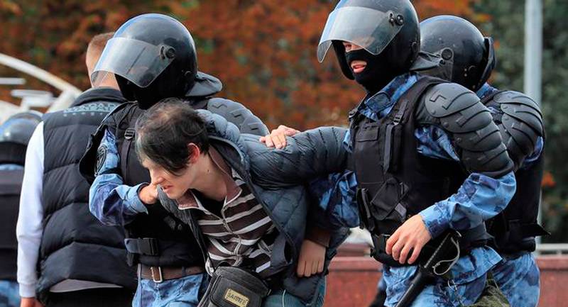 Мальчики и девочки в соболиных шубках: кто и зачем протестует в Москве?