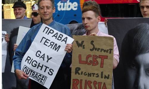 Московский протест осквернили геи и русофобы. Но власть зря радуется
