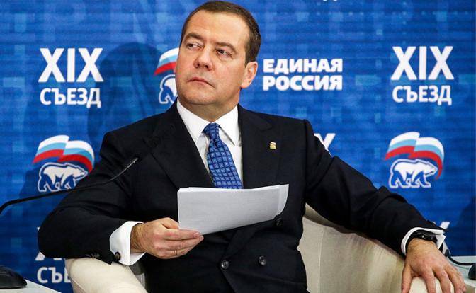 В Кремле задумались над тем, чтобы убрать Медведева из «Единой России»
