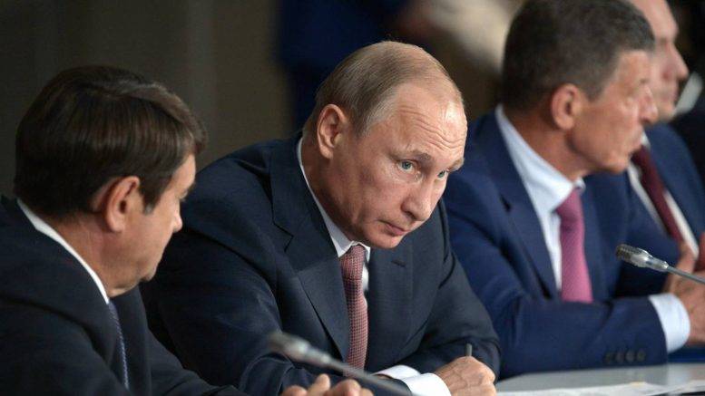 Путин отрекся от народа, но «своих» в обиду не даст