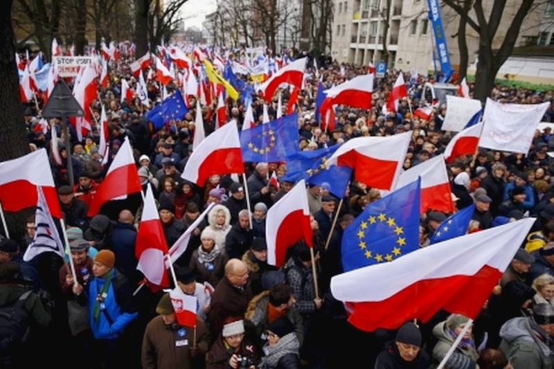 «Надо присоединять Калининград»: поляки о закрытии границ ЕС из-за вируса