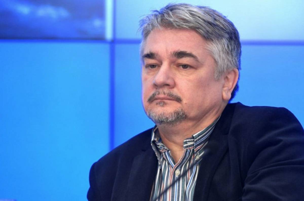 Ищенко: Зеленский из картонной куклы он превратился в тень на обоях