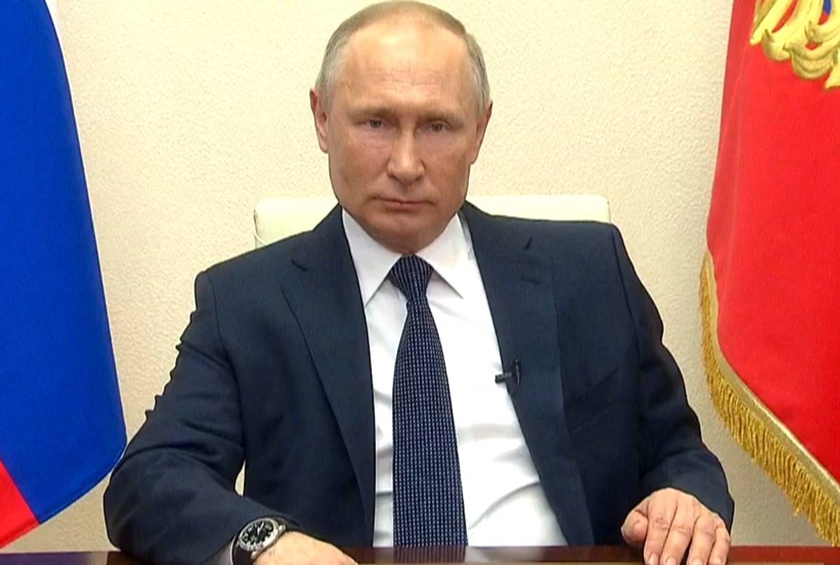 Путин объявил весь апрель нерабочим
