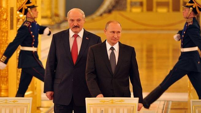 Лукашенко за российские деньги нас и предаёт