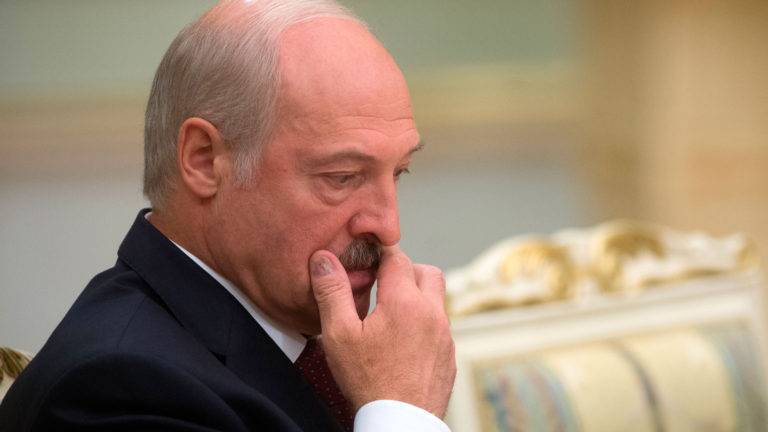 Зачем Лукашенко предлагает сдать Донбасс