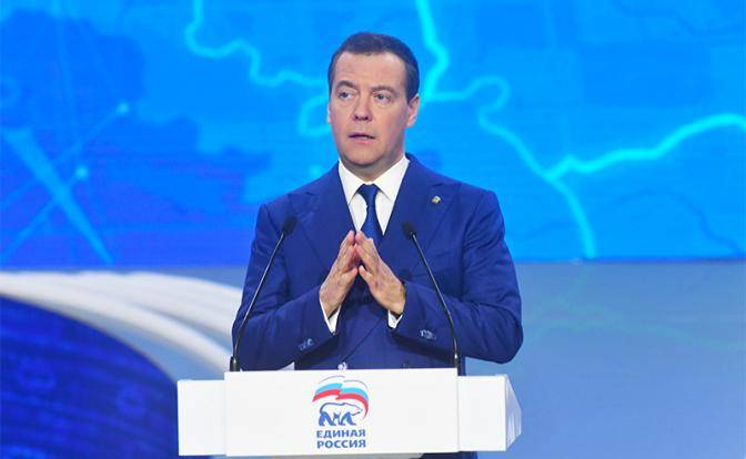 Россиянам не видать денег, пока они не полюбят Дмитрия Медведева