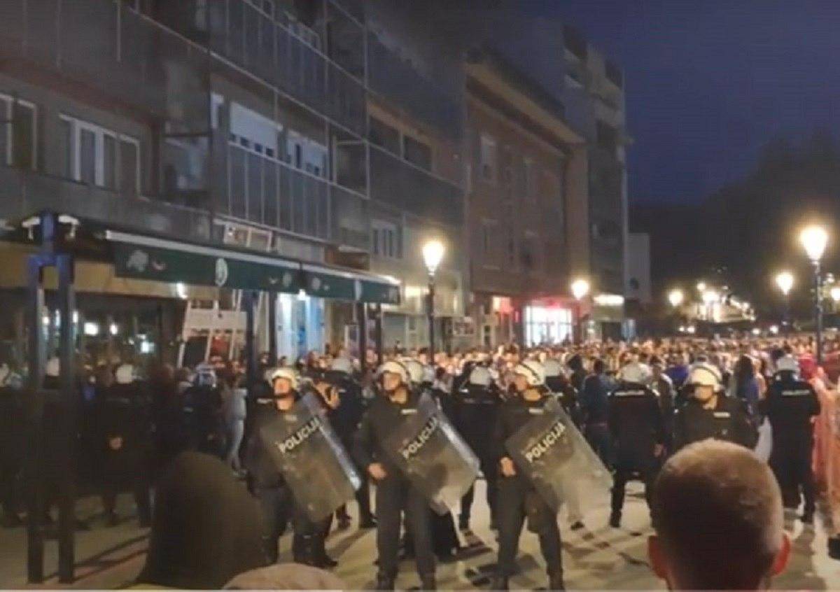 Столкновения православных с полицией возобновились в Черногории