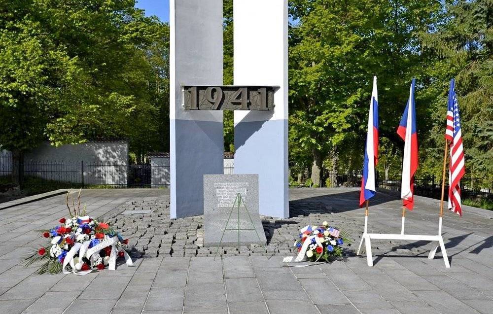 Чешские СМИ: Через год узнаем, что Прагу освободили сами нацисты