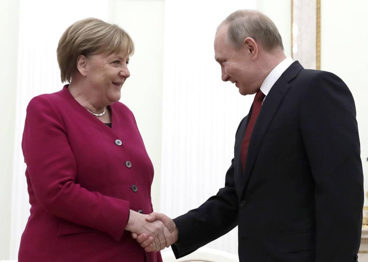 Меркель стремится навстречу к Путину