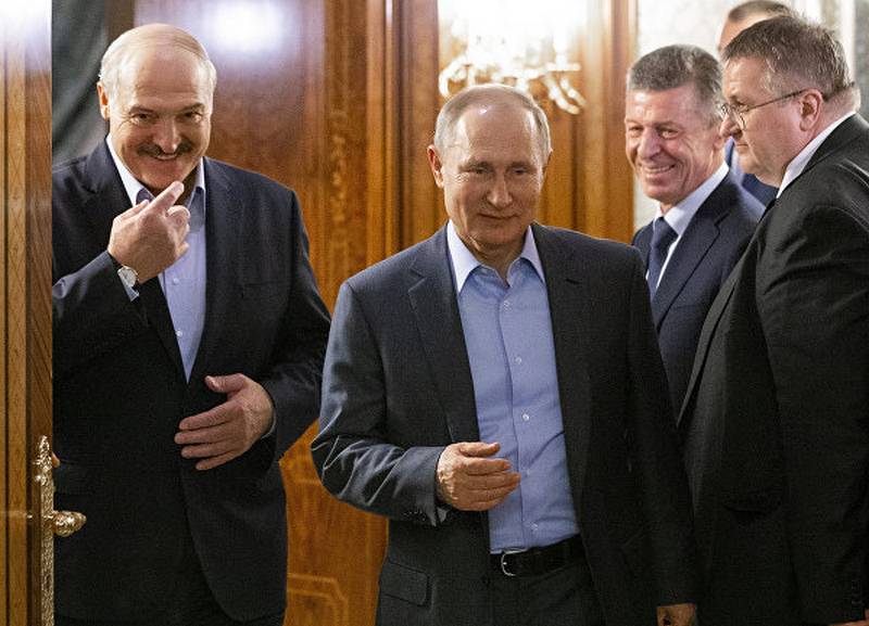Как Лукашенко шантажирует Кремль белорусскими выборами