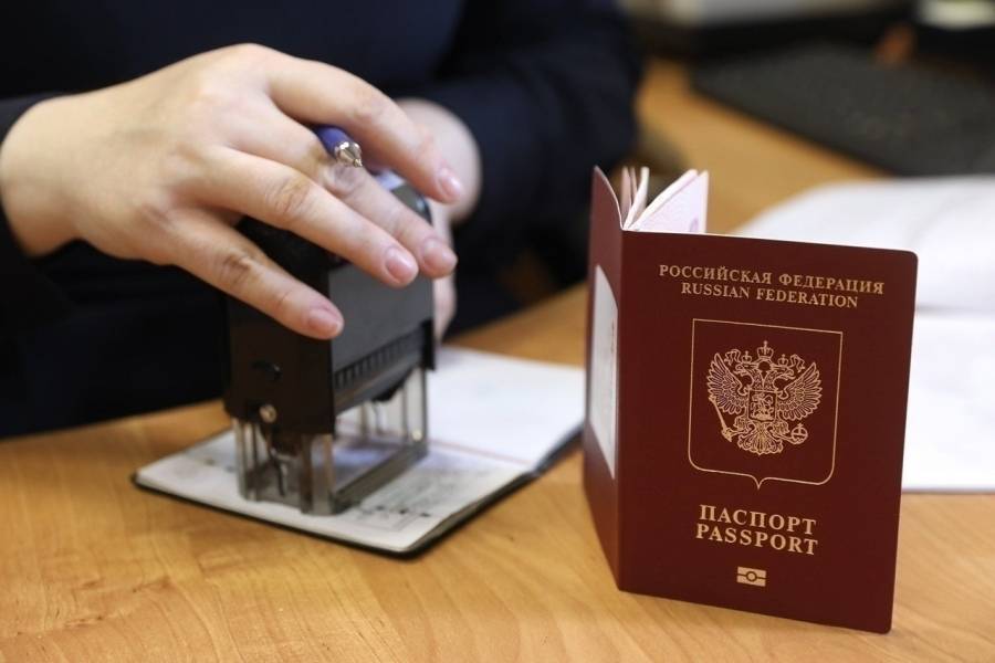Украинцы и белорусы получат гражданство РФ без экзамена