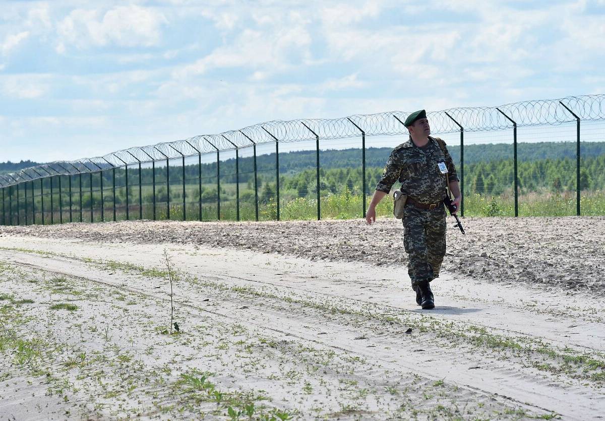 Украина открывает пешеходные пункты пропуска на границах с Россией