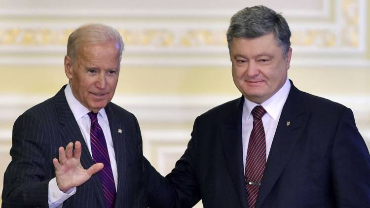 Украина завела уголовные дела в отношении Байдена и Порошенко