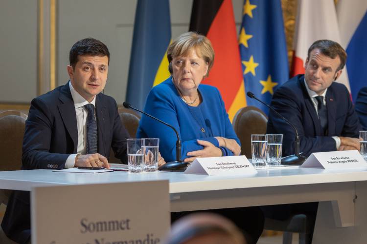 Зеленский, Макрон и Меркель проведут переговоры по Донбассу