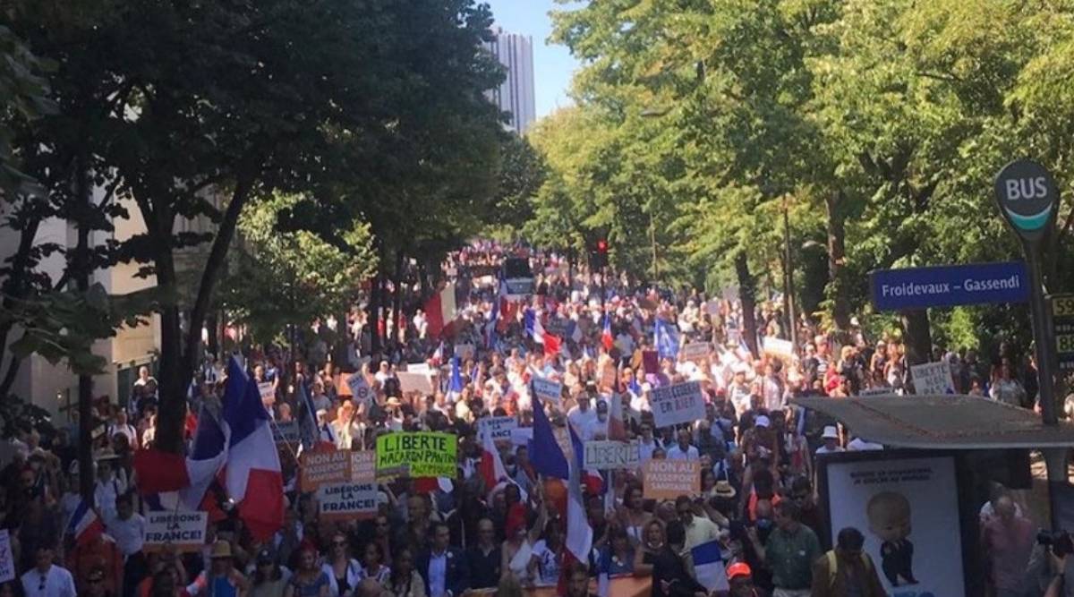 Во Франции прошла шестая серия маршей против санпропусков