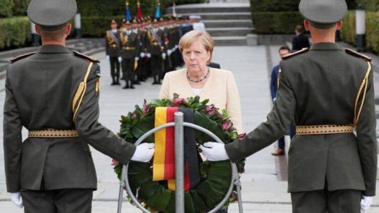 Цветы от Меркель стали негласным сигналом для Киева